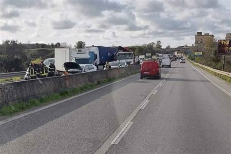 Maxi Incidente Sulla Pontina Strada Chiusa Nel Primo Pomeriggio Anche