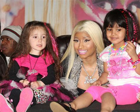 nicki minaj and young fans | Urban Islandz