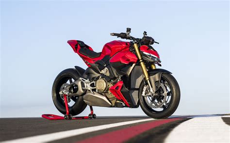 Lười như Ducati đem superbike Panigale V4 tháo quây thay ghi đông là thành siêu naked bike
