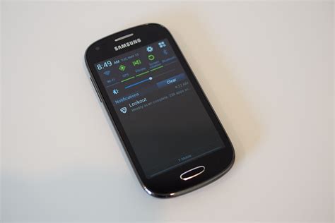 Samsung Galaxy Light Review Ubergizmo