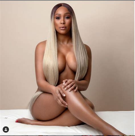 South African Actress Minnie Dlamini Poses Completely Naked To Celebrates Her Curvy Body Photo
