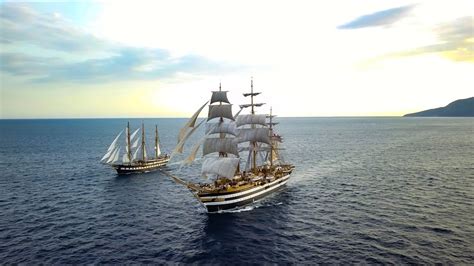 Navi Amerigo Vespucci E Palinuro Incredibilmente Insieme Nelle Acque