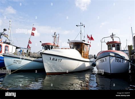 Fischkutter Im Hafen Fischkutter Im Hafen Stockfotografie Alamy