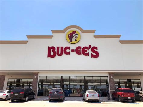 Buc-ee's vs. Wally's: Comparing the Texas-Illinois giant gas stations