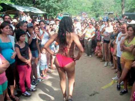 Reinado trans de Chaparral el evento de resistencia gay que atravesó la guerra en Colombia