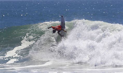 Pupo à vontade em Trestles SURF HARDCORE