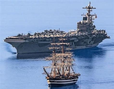 Il Vescovado La Portaerei Bush Incrocia L Amerigo Vespucci Dopo 60