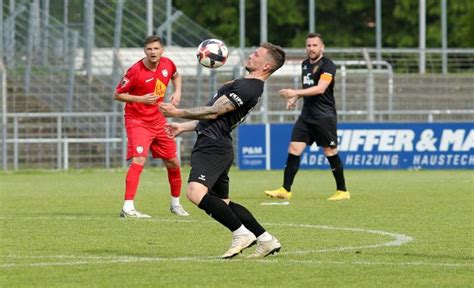 Fu Ball Oberliga Perfekt Der Fc Holzhausen Feiert In Reutlingen