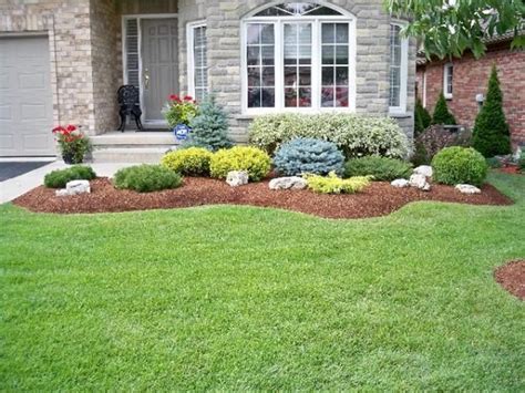 Front Yard Evergreen Landscape Garden 26 | Small front yard landscaping ...