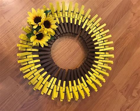 16 Sunflower Clothespin Wreath Pinzas de ropa Artesanías con pinzas