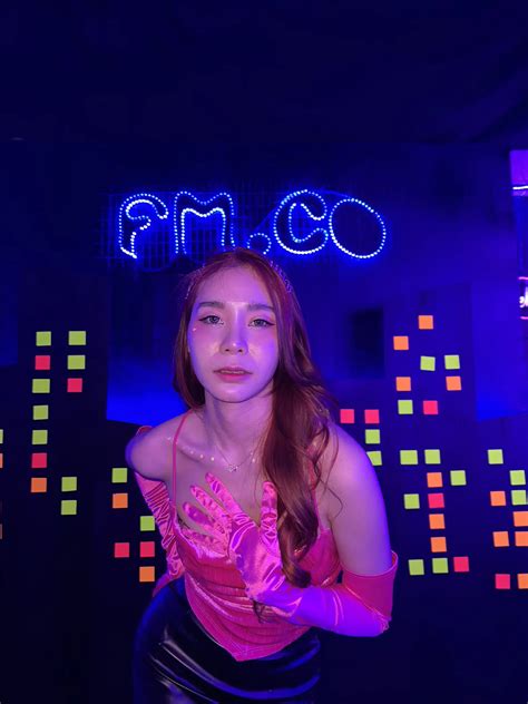 Party Neon🖤💖 ไอเดียแต่งตัวไปปาร์ตี้นีออน แกลเลอรีที่โพสต์โดย ลงไป