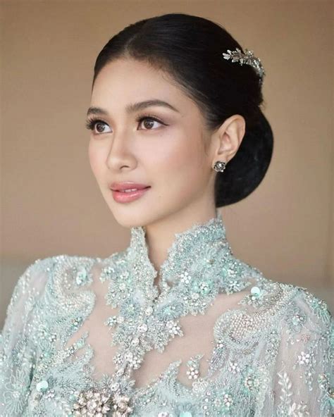 Examine The Details Of Mikha Tambayong S Appearance At Her Wedding With