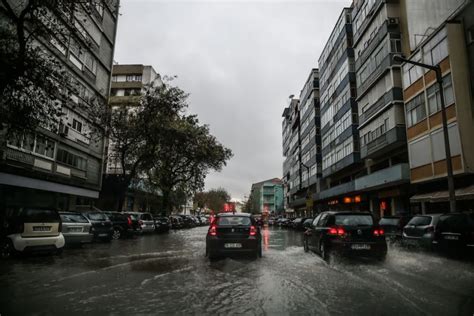 Todos Os Distritos Do Continente Sob Aviso Amarelo Devido A Trovoada