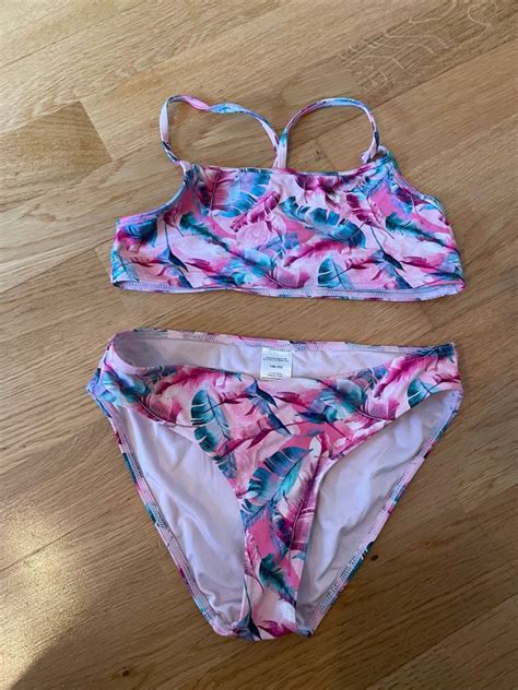 Se produkter som liknar Rosa bikini set storlek 146 på Tradera 677329894