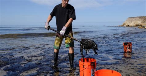 As Refugio Oil Slick Spreads Spill Estimate Rises The Santa Barbara