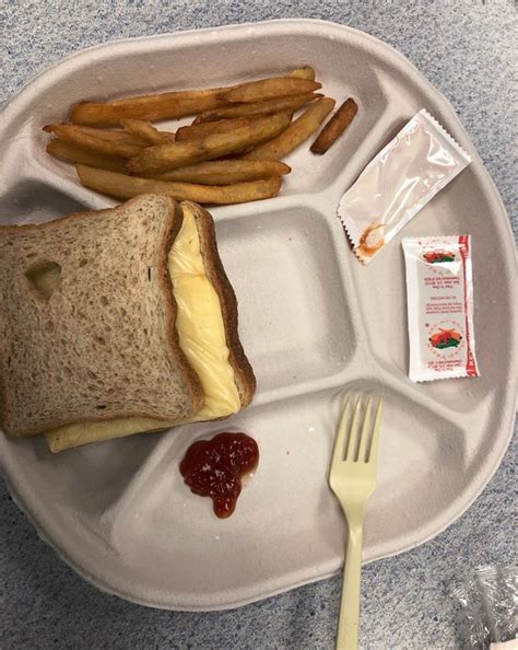 NYC school puts Fyre Festival lunches to shame