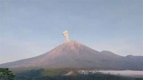 Gunung Semeru Beberapa Kali Erupsi Disertai Letusan Hingga 1 Km Di Atas