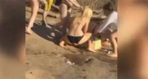 Mujeres En Bikini Casi Desnudan A Golpes A Otra Joven En La Playa REDES SOCIALES PERU