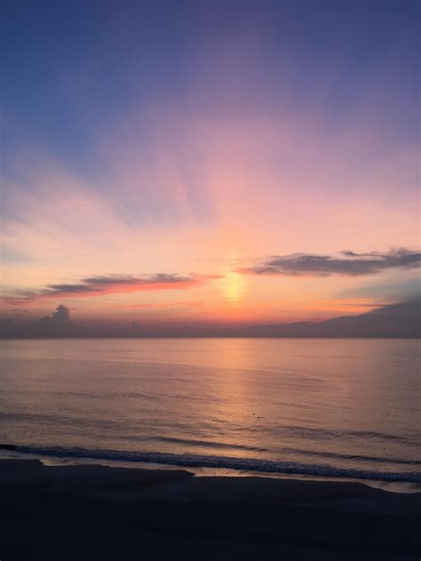 Magnificent sunrise at Jacksonville Beach, FL today (OC) : r/SkyPorn