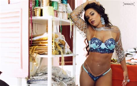 7 Hot Sexy Raissa De Oliveira Bikini Pics