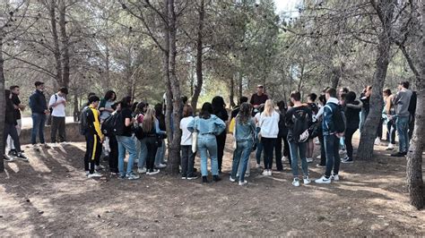 Visita De Lalumnat De N Batxillerat A Les Fosses Comunes Del