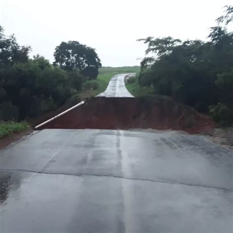 I Not Cias Chuva Intensa Provoca Estragos Em Estradas De Quat E