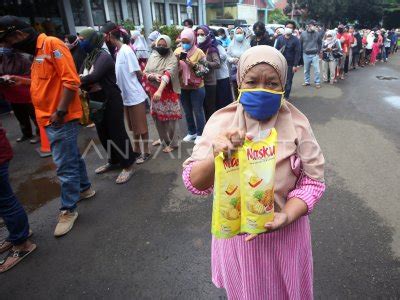 Operasi Pasar Minyak Goreng Antara Foto