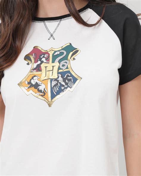 Camiseta Feminina Raglan Hogwarts Branca Warner Bros FANLAB Oficial