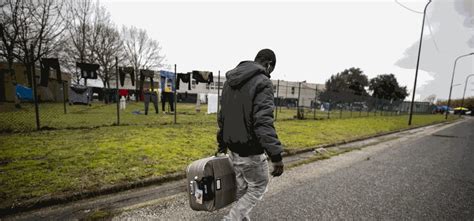 Chiude A Scopa Il Centro Di Accoglienza Per Richiedenti Asilo La Stampa