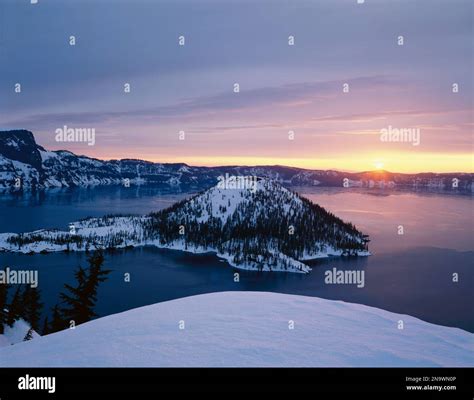 Crater Lake National Park Wizard Island Hi Res Stock Photography And