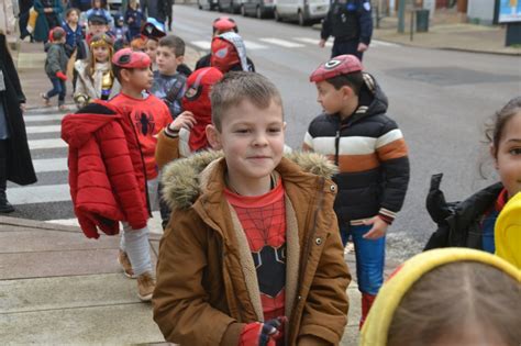 Le Creusot Les Enfants De La Charmille Ont D Fil Dans La Rue Foch