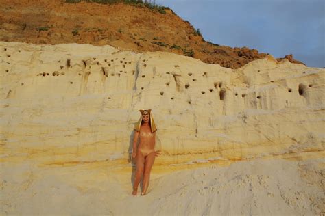 Posing Naked On White Sand In Sunset Time Pics XHamster