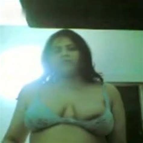 Desi Indian Chubby Aunty Strips N Masturbates Free Porn Xhamster