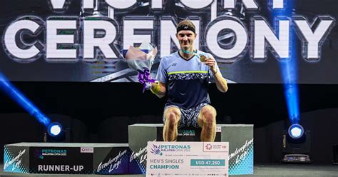 Viktor Axelsen Beats Momota Kento And Ratchanok Intanon Edges Past Chen