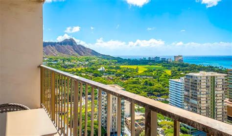 The Best Hawaii Honeymoon Hotels, Resorts and Rentals - PureWow