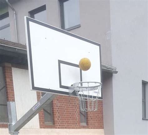 Basketballkorb An Der Grundschule Elversberg Spiesen Elversberg