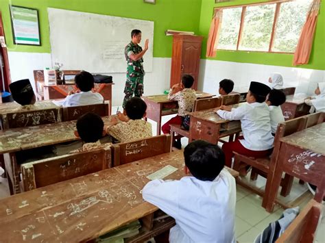 Babinsa Koramil Palengaa Berikan Materi Wawasan Kebangsaan