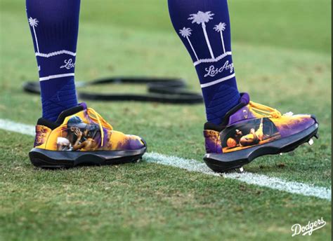 Justin Turner Rinde Tributo A Kobe Bryant Con Los Mejores Spikes Del