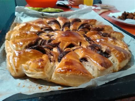 El paraíso en la cocina Estrella de hojaldre con chocolate y turrón