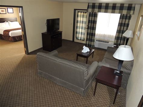 Holiday Inn Express Fallon - 2 Reviews - 55 Commercial Way, Fallon, NV ...