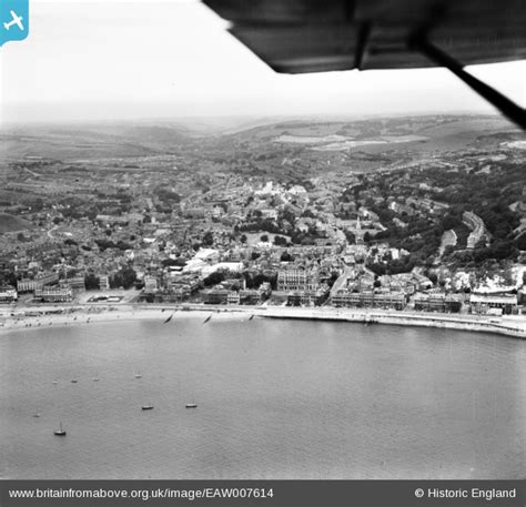 EAW007614 ENGLAND 1947 The Town And Seafront Dover From The South