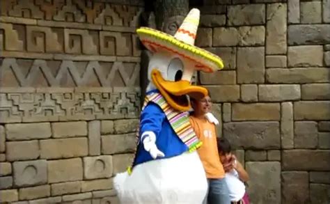 Donald Duck – New Meet and Greet Video at Epcot, Mexico Pavilion