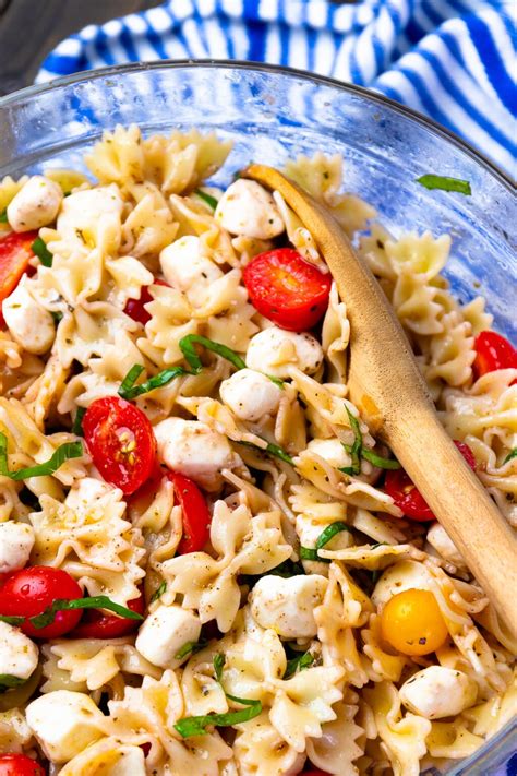 Best Caprese Pasta Salad