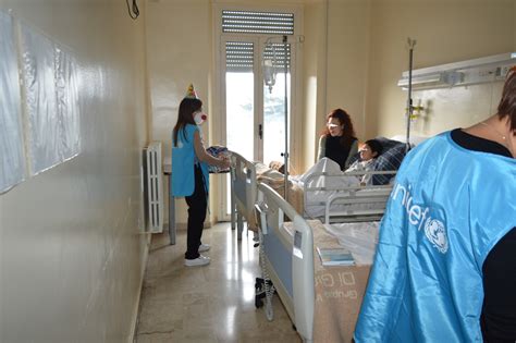 I Volontari Unicef Fanno Visita Al Reparto Di Pediatria Dellospedale