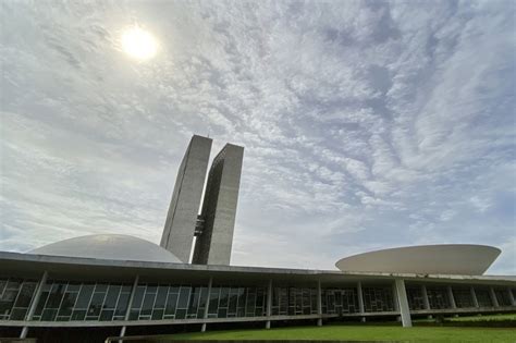 Oposição divulga manifesto contra ato convocado por Lula para 8 de janeiro