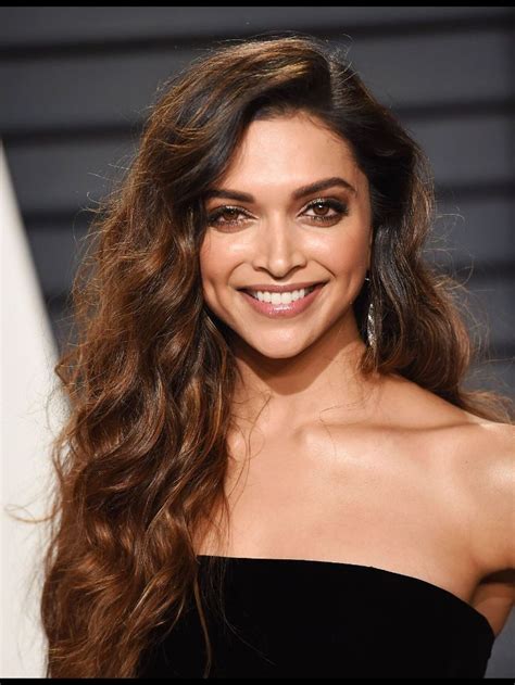 Pin By Sana Iftikhaar On Quick Saves Deepika Padukone Hair Deepika