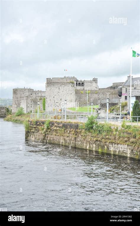 River Shannon, Limerick city. Ireland Stock Photo - Alamy