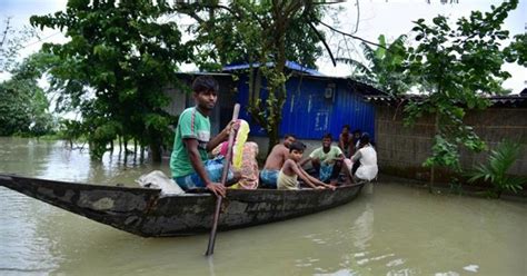 Flood Hits 25 Of 33 Districts In Assam And 24 People Died असम में बाढ़