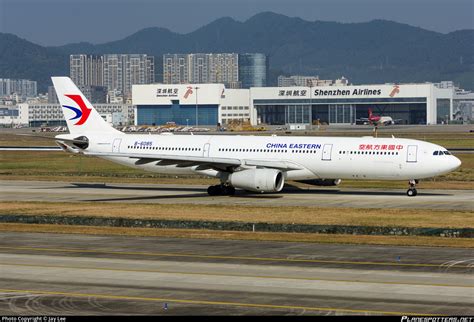 B China Eastern Airlines Airbus A Photo By Jay Lee Id