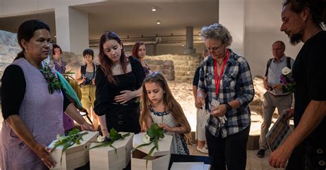 Berl N Rinde Homenaje A Los Primeros Colonos Cuyos Huesos Compartieron